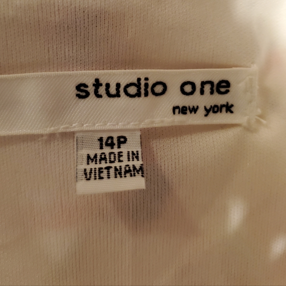 Studio One Dress - Picture 6 of 8